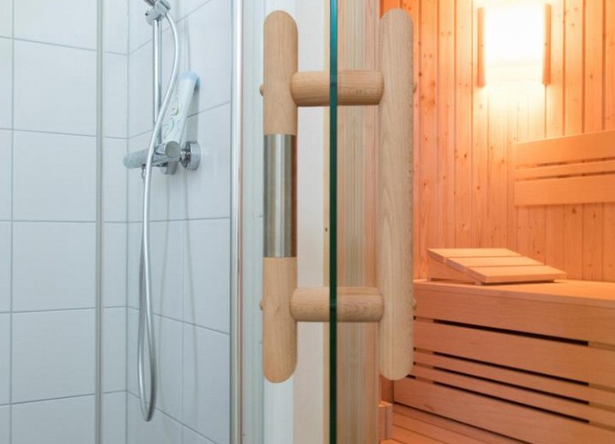 Bad unten mit Sauna